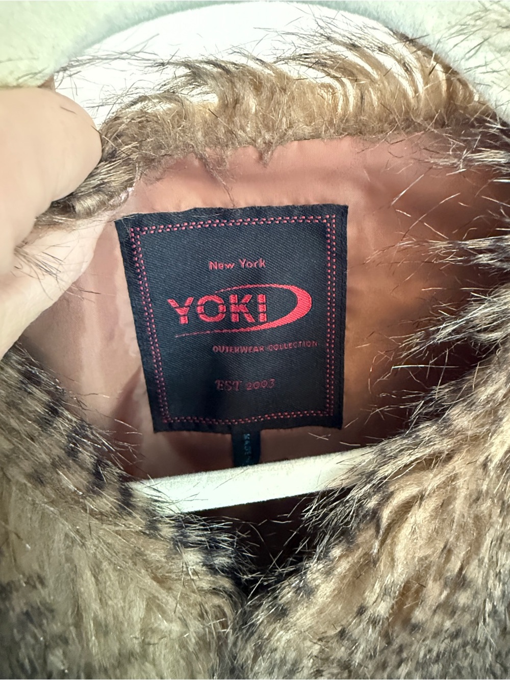 Yoki Women’s Brown Faux Fur Textured Vest - Picture 2 of 3